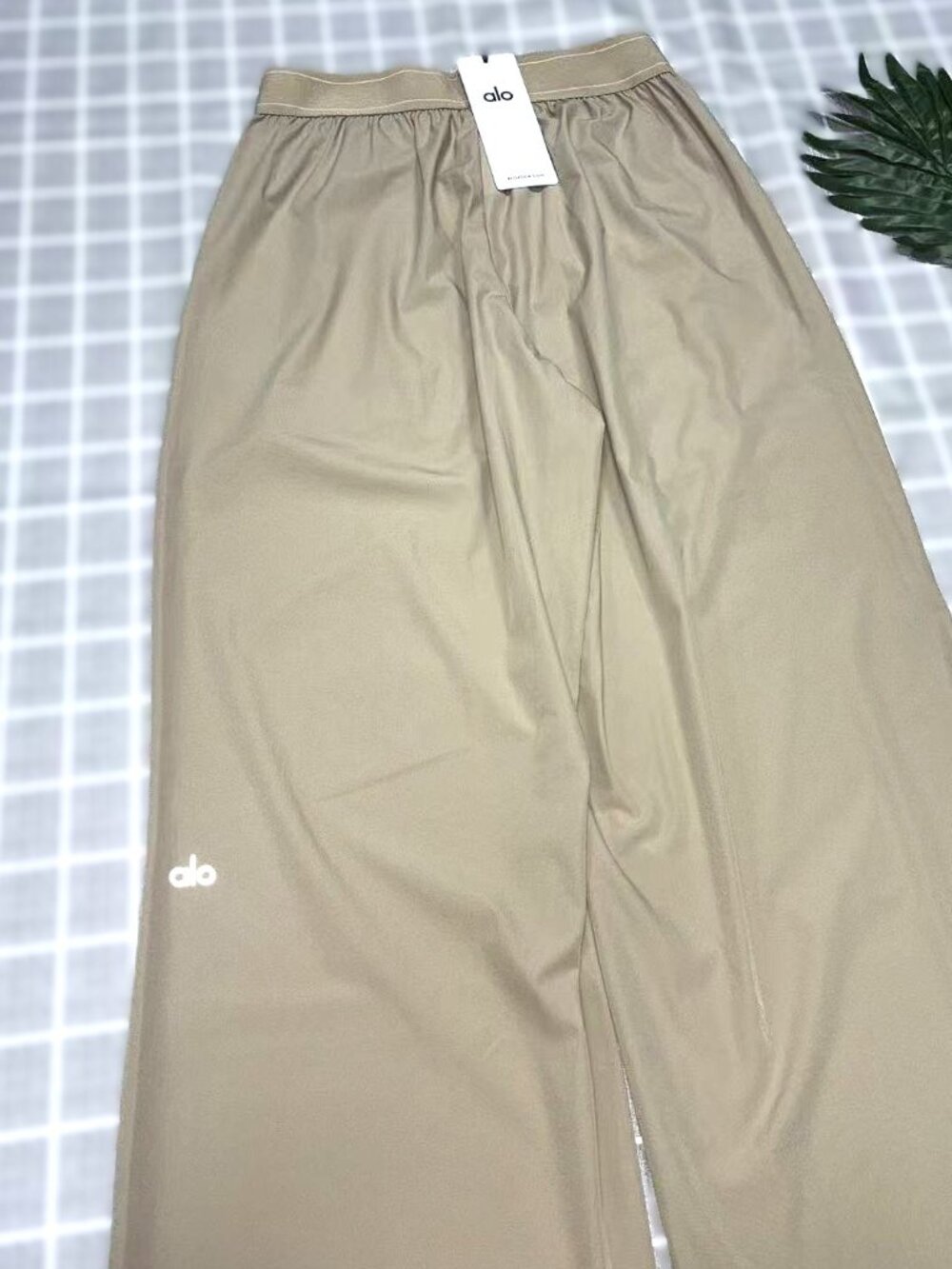 Alo Yoga Suit Up Trouser in Gravel size XS-S(Regular fit)30-inch inseam🌟 - Picture 5 of 8